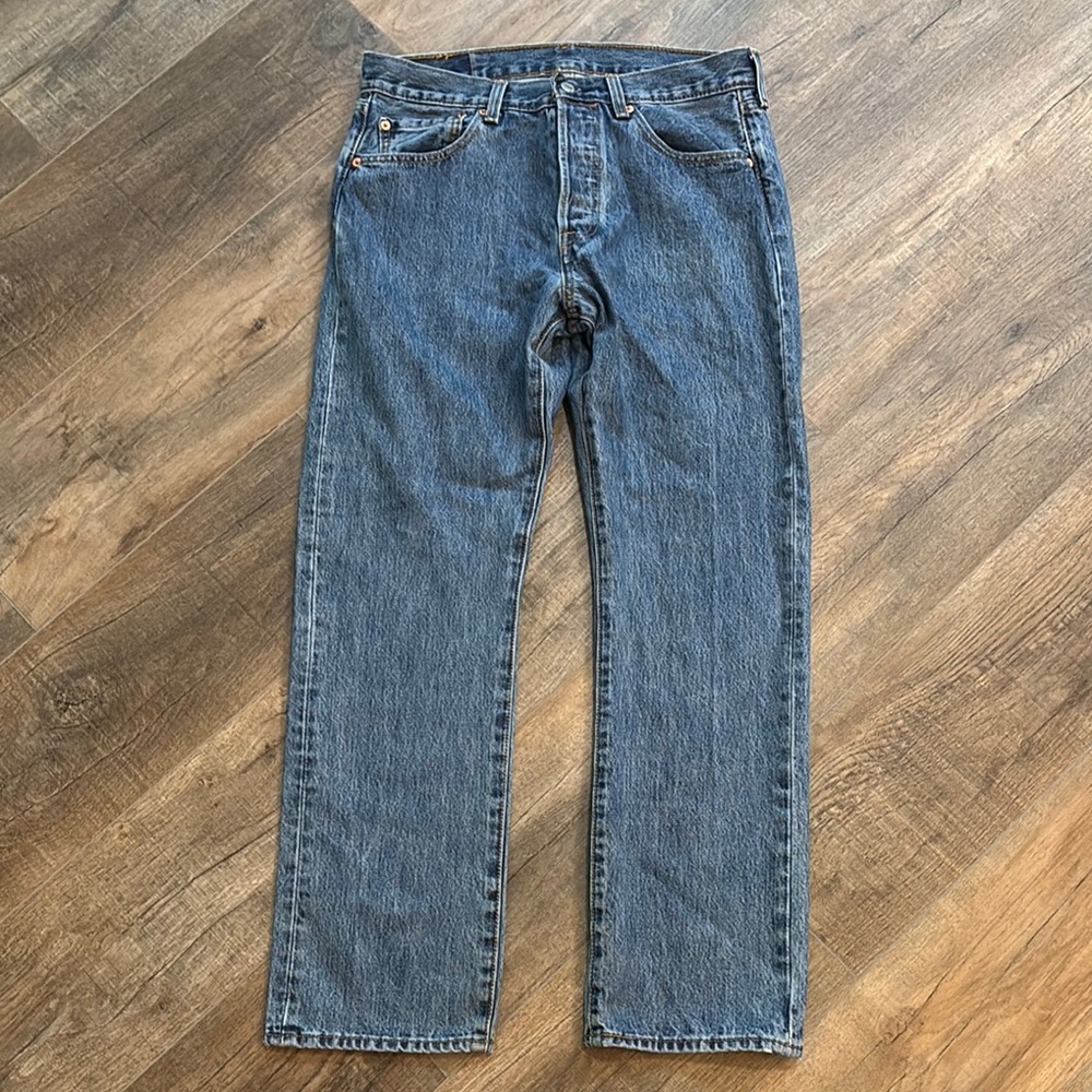 Levi's 501 Men’s Size 32 x 30 Classic Blue Straight Denim Jeans Timeless Buttons